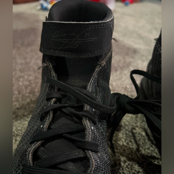 UNDER ARMOUR HARPER 2 Baseball Size 7 Shoes Boys Black Gray Cleats - Picture 3 of 10